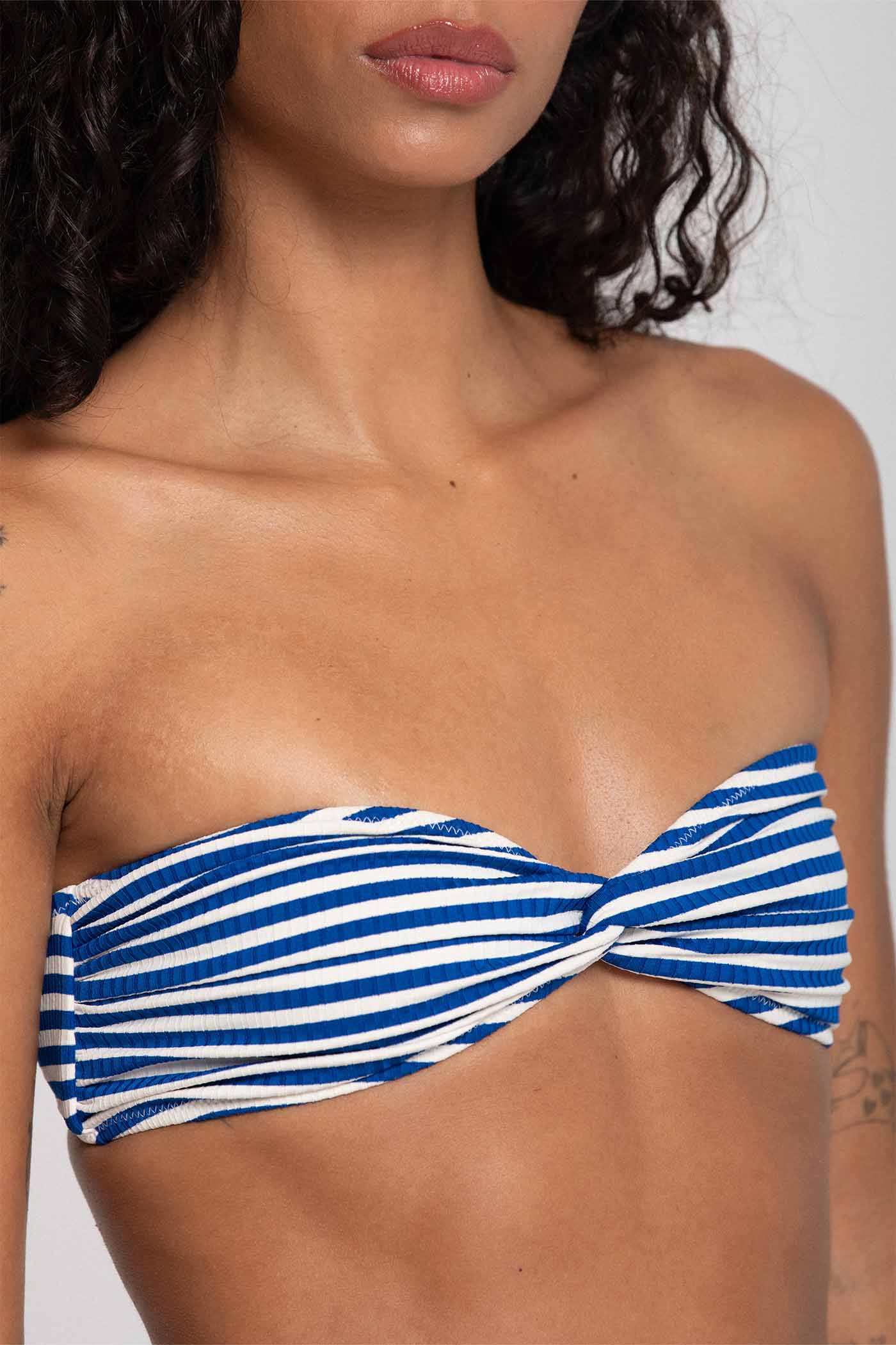 Nia Top (Caspian)